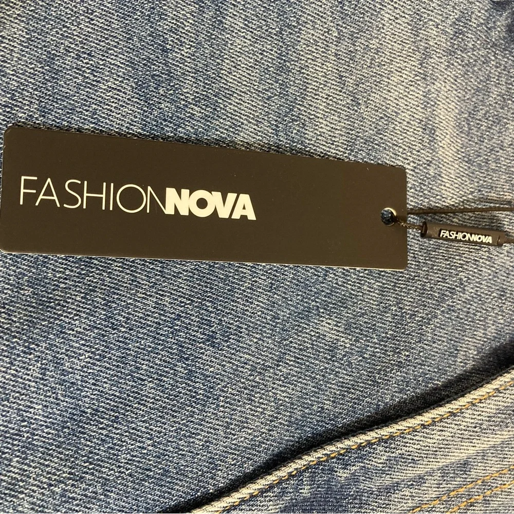 NWT FASHION NOVA Women’s Plus Size 18 Distressed High Rise Jeans Medium Wash - Picture 10 of 16